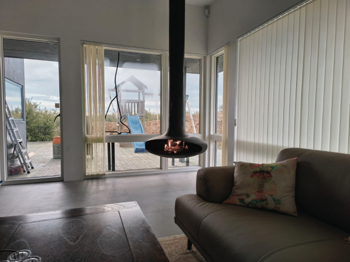 ไม้แขวนเตาเพลิงสีดําเผาเพลิงเพลิงเพลิงบนหลังคาภายในเหล็กตามสั่ง 16